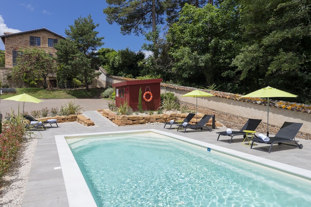contact hotels le savigny and spa