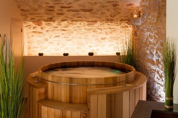 contact hotels le savigny and spa