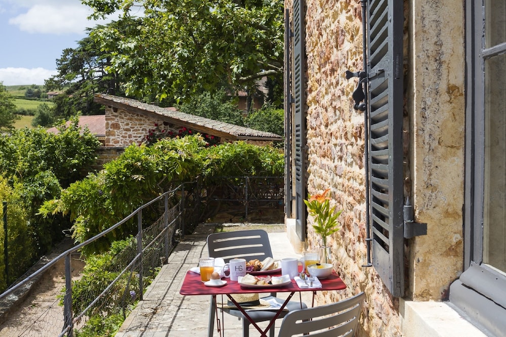 contact hotels le savigny and spa