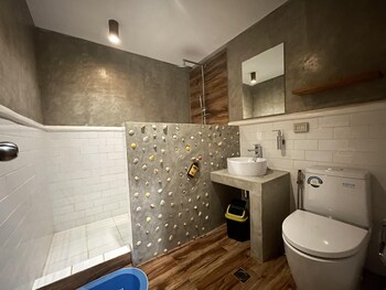 outpost hostel coron adults only