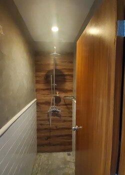outpost hostel coron adults only