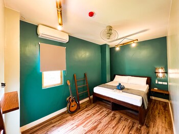 outpost hostel coron adults only