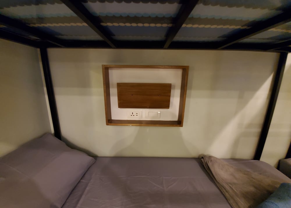 outpost hostel coron adults only