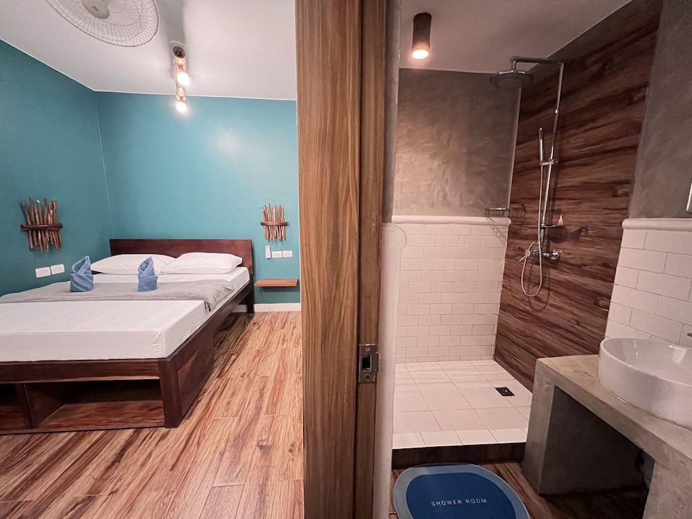 outpost hostel coron adults only