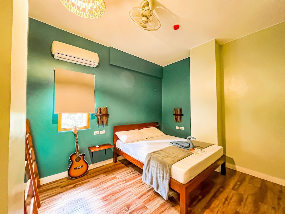 outpost hostel coron adults only