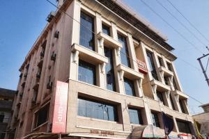 hotel tara international