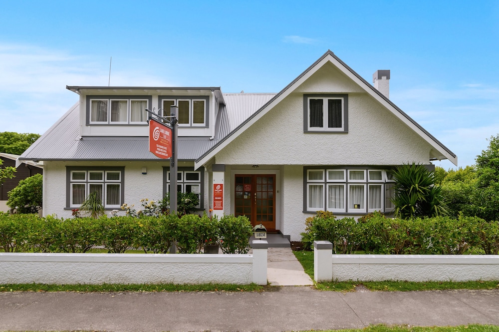 lake lodge bandb rotorua adults only