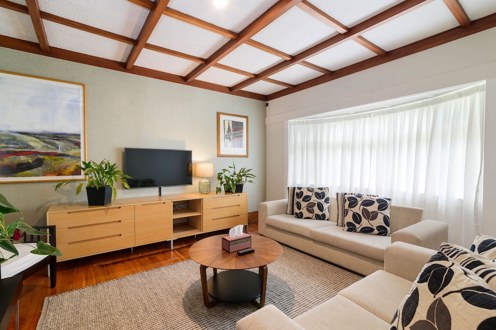 lake lodge bandb rotorua adults only