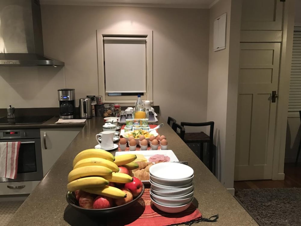 lake lodge bandb rotorua adults only