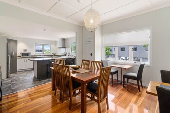 lake lodge bandb rotorua adults only