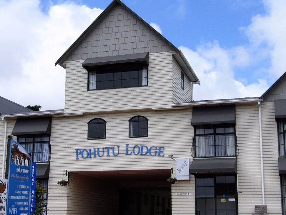pohutu lodge motel