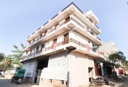 hotel o the velvet chinhat tiraha