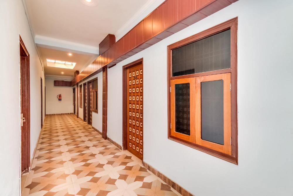 hotel o the velvet chinhat tiraha