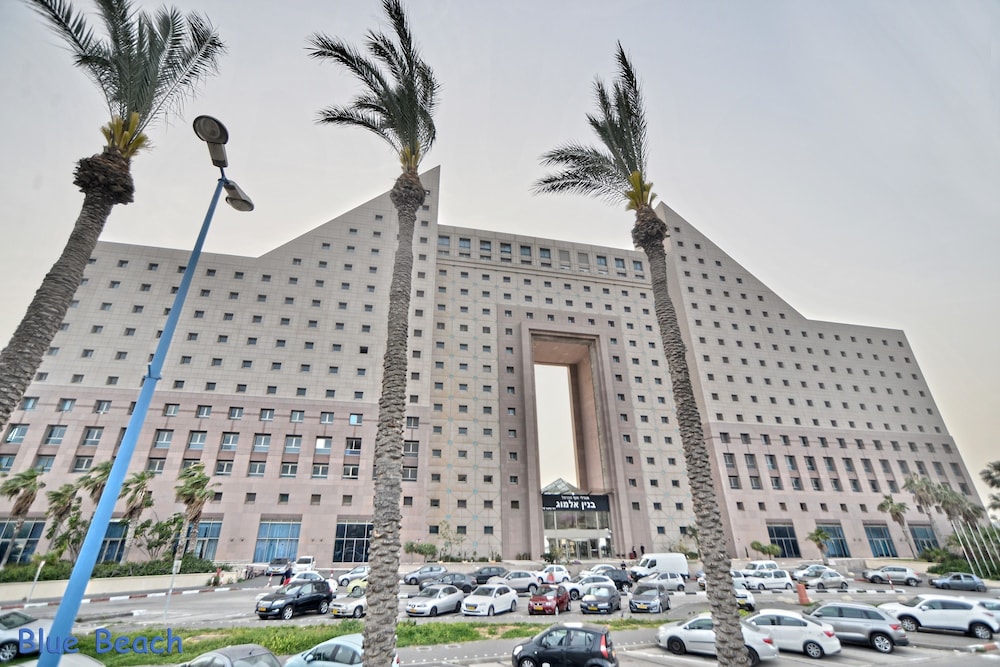 spacious sea view apartment