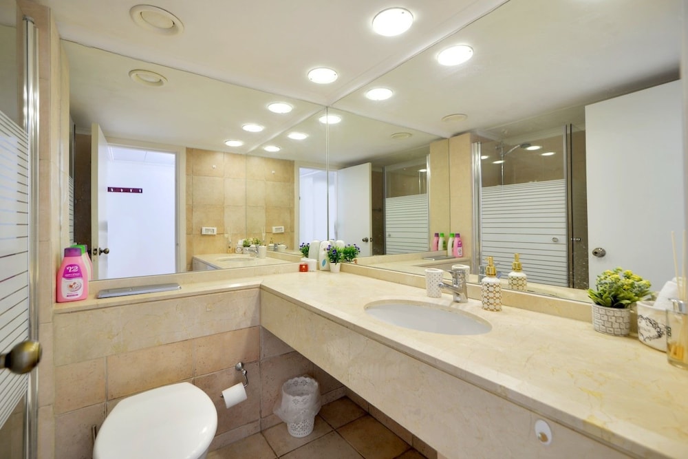 spacious sea view apartment