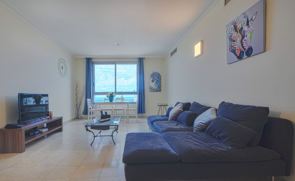 spacious sea view apartment