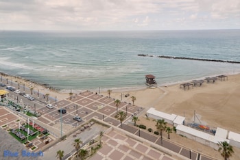 spacious sea view apartment