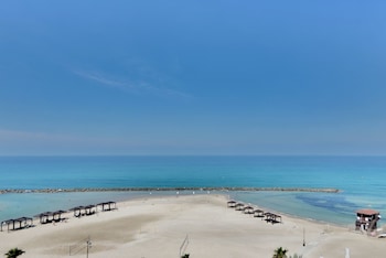 spacious sea view apartment