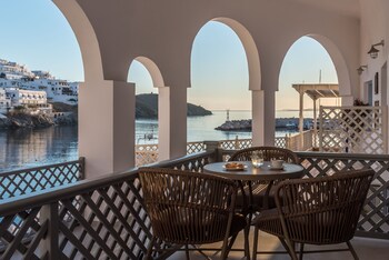 aphrodite luxury apartment