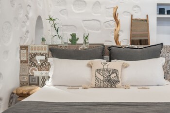 aphrodite luxury apartment