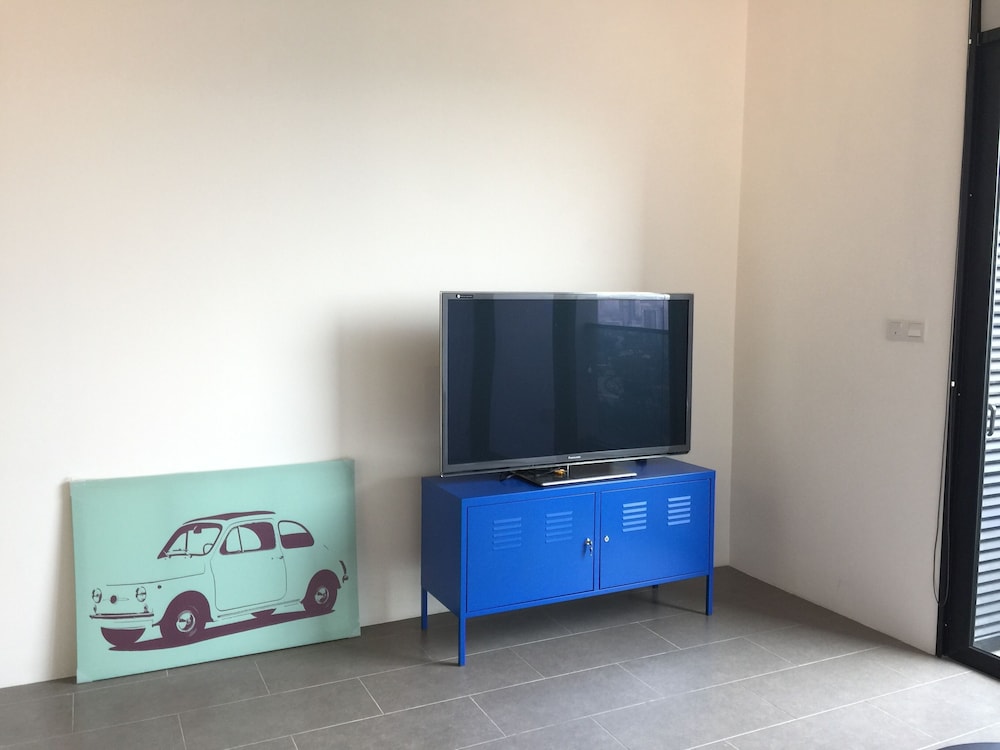 establishement by sleepy bear