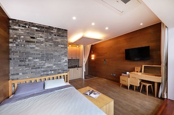 Daylight Lagomar Pension,,3 star