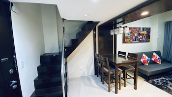 hnm management one palm tree villas