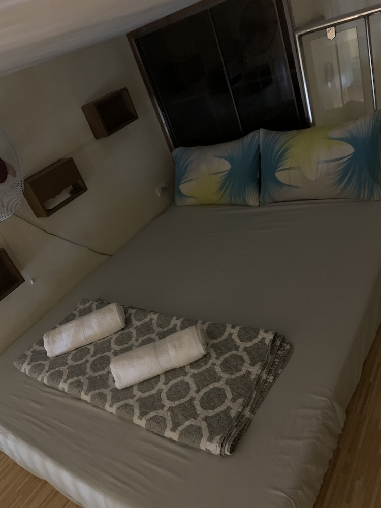 hnm management one palm tree villas