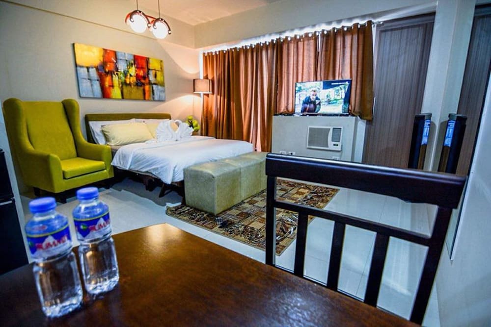 hnm management one palm tree villas