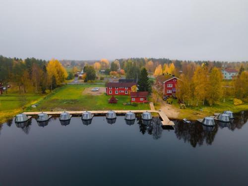 arctic guesthouse and igloos