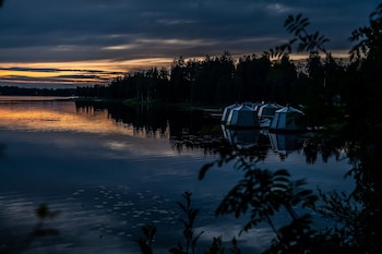 arctic guesthouse and igloos