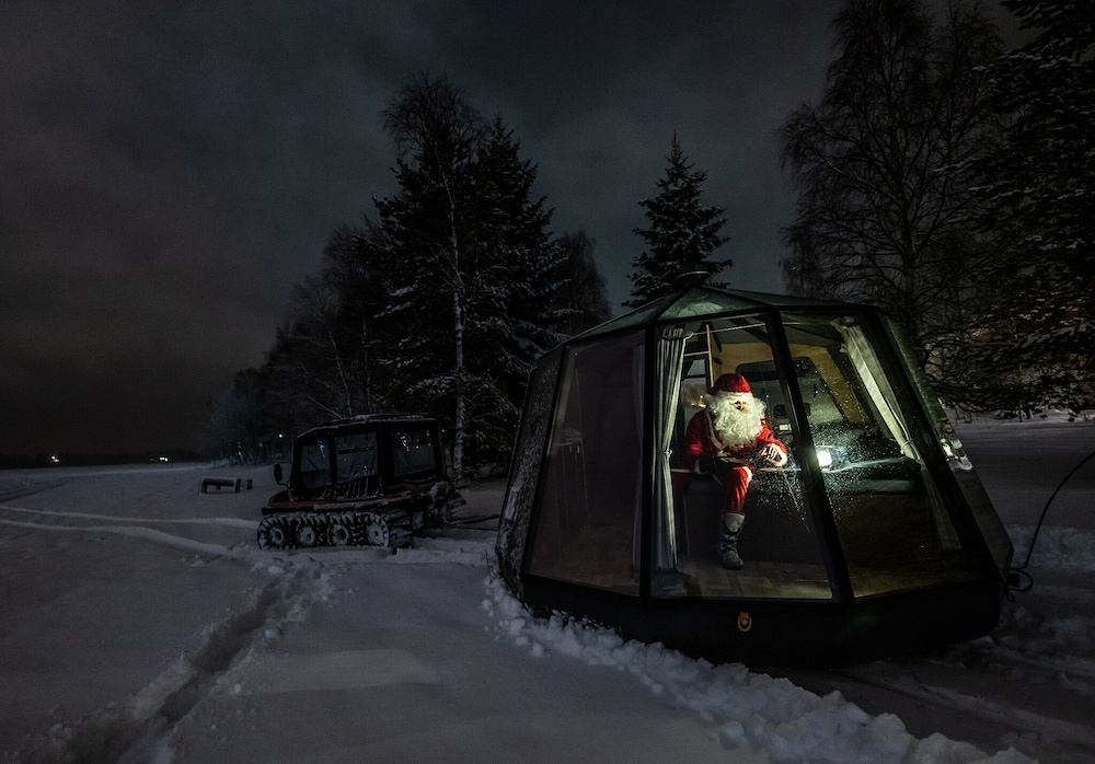 arctic guesthouse and igloos