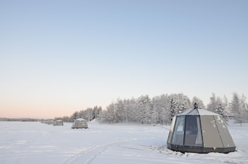 arctic guesthouse and igloos