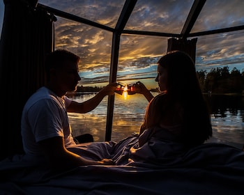 arctic guesthouse and igloos