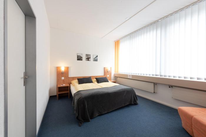 budget motel self check in