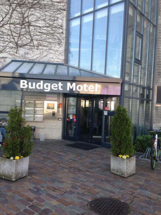 budget motel self check in