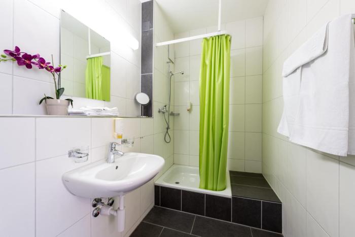 budget motel self check in