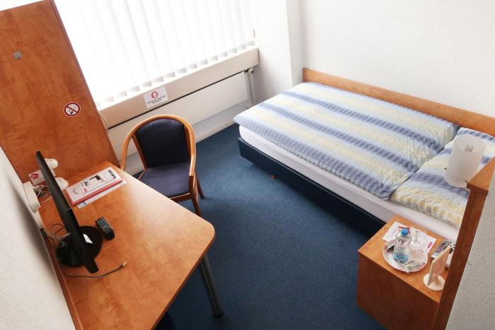 budget motel self check in