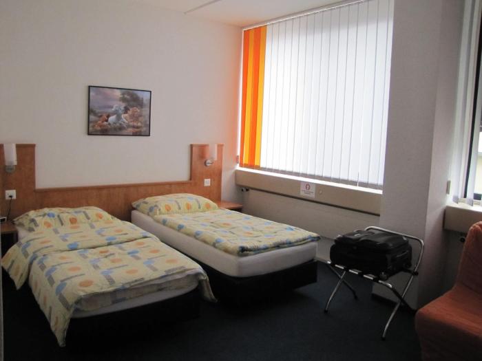 budget motel self check in