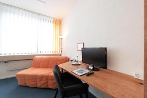 budget motel self check in