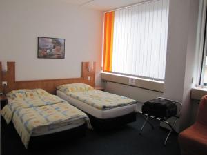 budget motel self check in