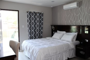 barefoot caye caulker hotel