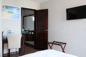 barefoot caye caulker hotel