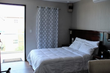 barefoot caye caulker hotel