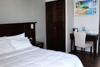 barefoot caye caulker hotel