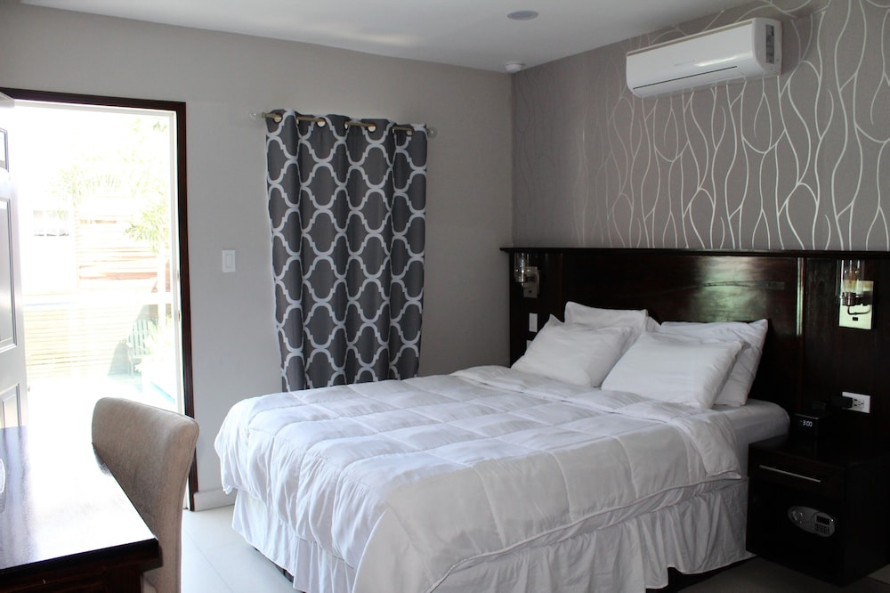 barefoot caye caulker hotel