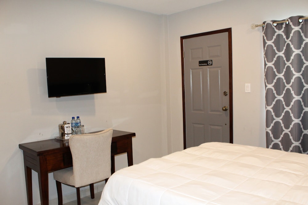 barefoot caye caulker hotel