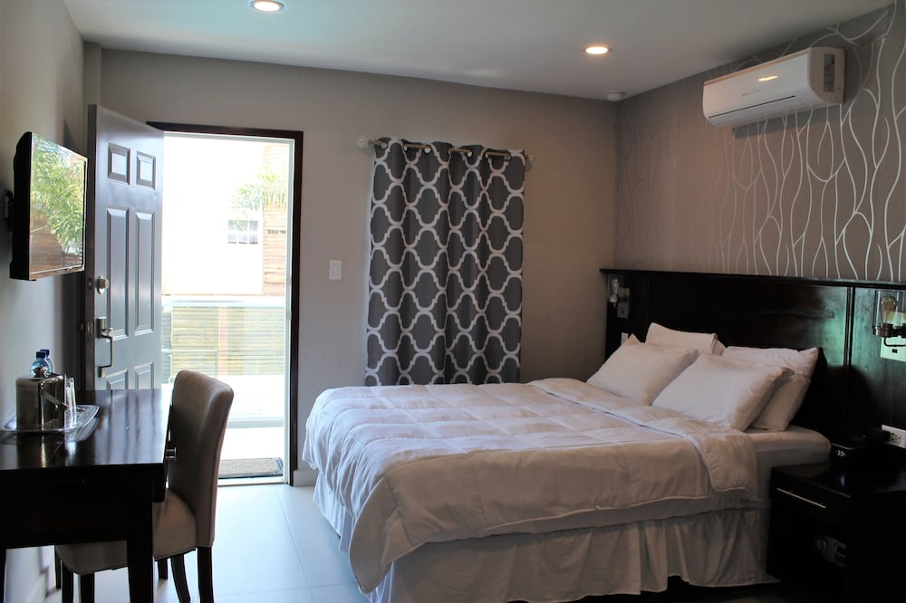 barefoot caye caulker hotel