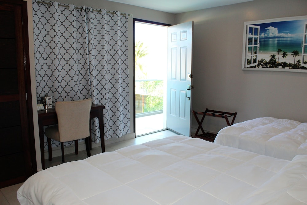 barefoot caye caulker hotel
