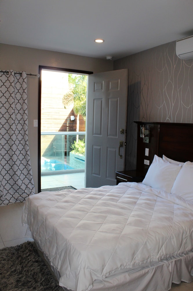 barefoot caye caulker hotel